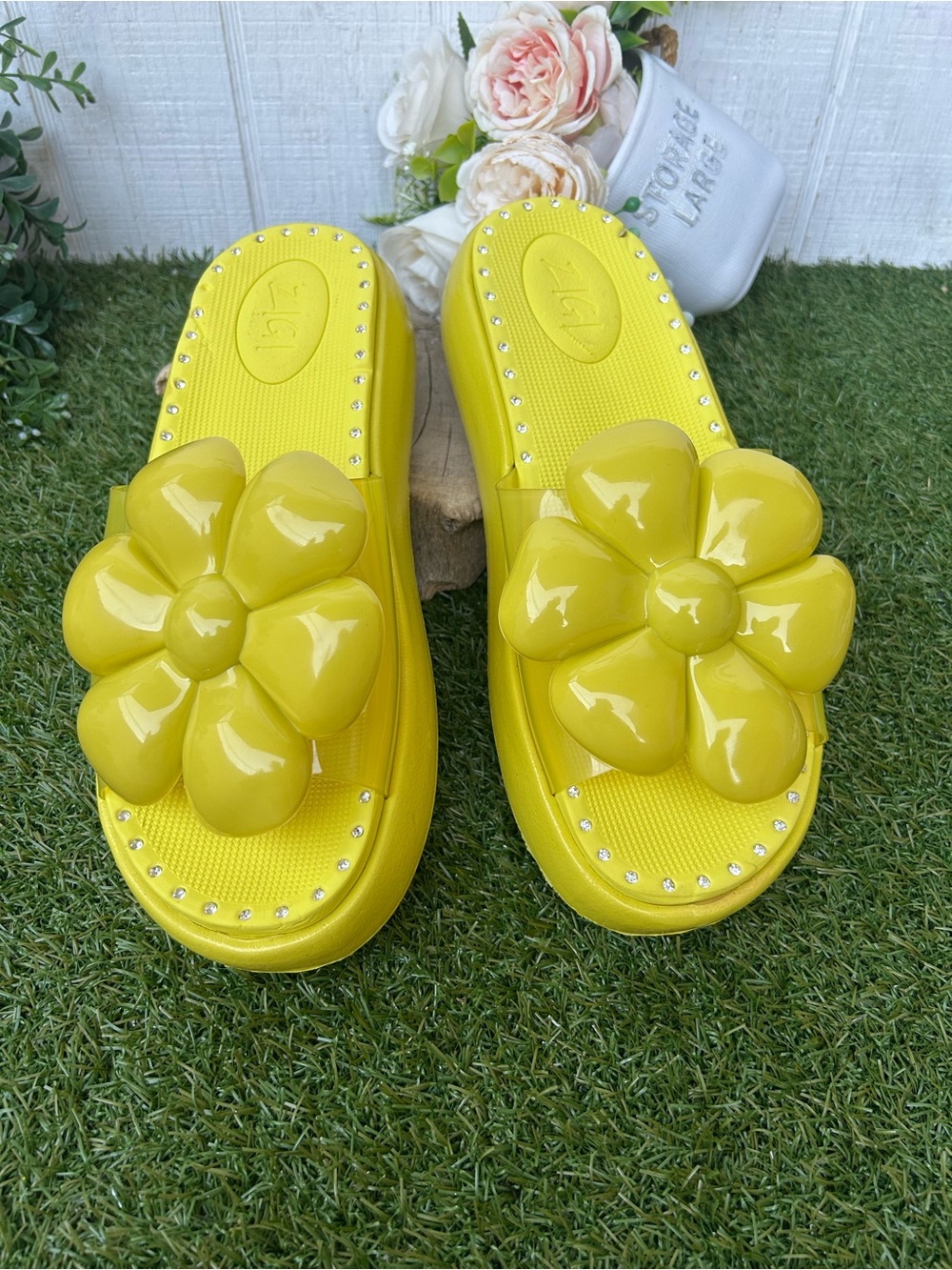 ZIGI Arria Platform Sandal women 
$299 size 11 new 
Color: Lemon
